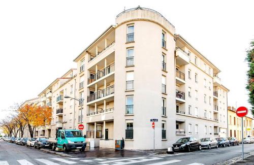 Transvaal Apartment | Lyon 8 Beautiful, bright and quiet apartment