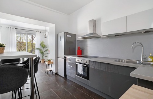 6th Arrondissement Apartment | Lyon Cite-La suite Passerelle avec balcon-Caluire