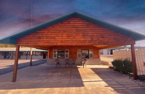 Onaway Cabin | Lyons in Onaway - 1 Full Bed - Room 6 - Sleeps 2