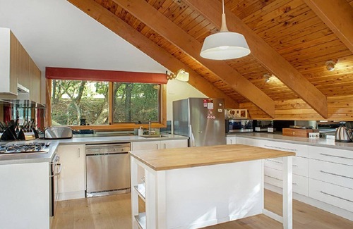 Wentworth Falls House | Lyrebird Peaceful Bush Location