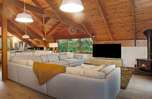 Wentworth Falls House | Lyrebird Peaceful Bush Location