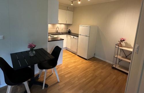 Rubbestadneset Apartment | Lys Leilighet, midt i Rubbestadneset
