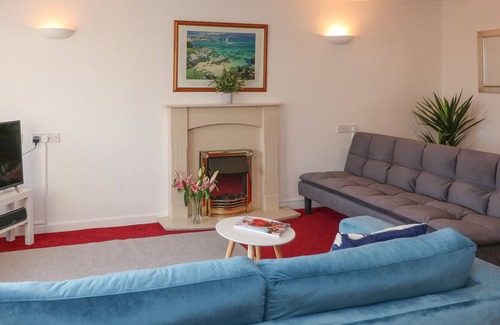 Malborough House | LYSANDER, family friendly, with a garden in Malborough