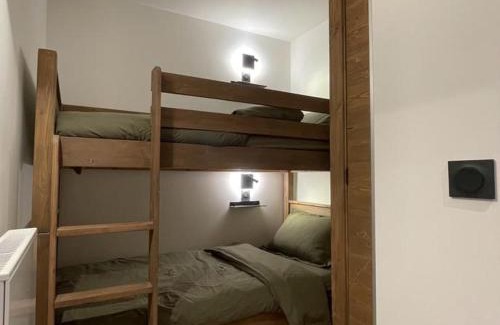 Meribel-Mottaret Apartment | Méribel Mottaret - Appartement 3 chambres, 6 pers, parking, terrasse, skis aux pieds - FR-1-613-105