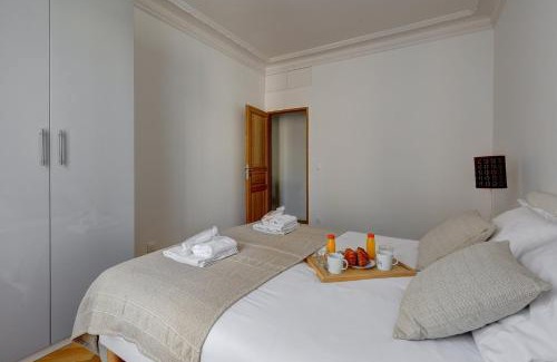 Quartier de la Folie-Mericourt Apartment | Méricourt Suite, Place de la République