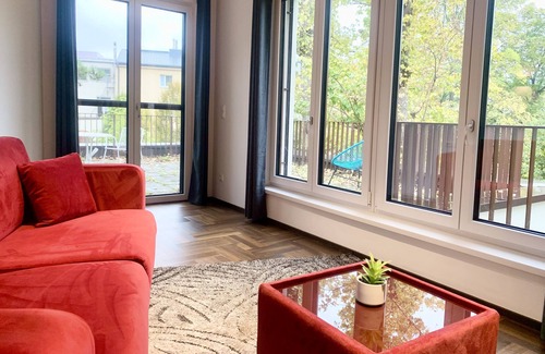 Meidling Apartment | Möblierte Wohnung + Parkplatz und Terrasse