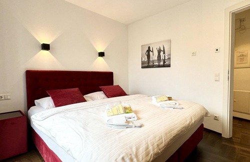 Meidling Apartment | Möblierte Wohnung + Parkplatz und Terrasse