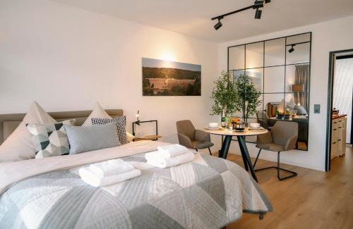 Sudrandweg Apartment | Möhneblick - Seeblick, Dachterrasse, Pool, Sauna, Waldnähe