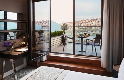 Sakarya Hotel | Mövenpick Hotel Istanbul Golden Horn