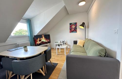 Devant-les-Ponts Apartment | M Lorry Pop Art 3 chambres avec balcons proche Metz