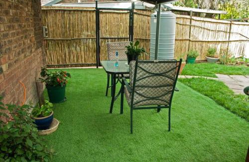 Greater Johannesburg Metropolitan Area Apartment | M &M Guest Cottage