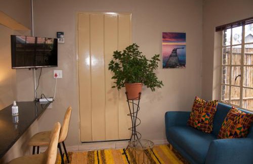 Greater Johannesburg Metropolitan Area Apartment | M &M Guest Cottage