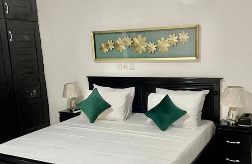 Abidjan Apartment | M & M Penthouse, 1 bedroom Salon Villa Complete