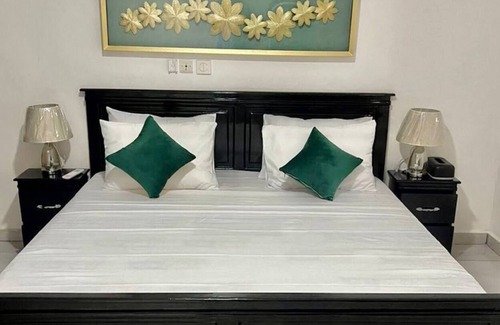 Abidjan Apartment | M & M Penthouse, 1 bedroom Salon Villa Complete