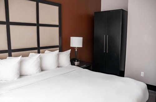 Gay Village Hostel | M Montreal Hostel