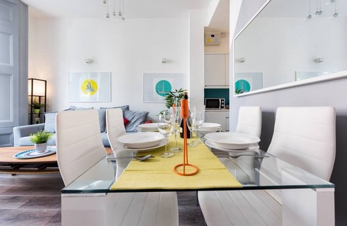 Pembridge Apartment | M03 - Bright Notting Hill Apartment By Portobello