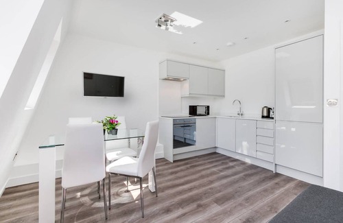 Pembridge Apartment | M11 - Modern 2 bedroom apartment near Hyde Park