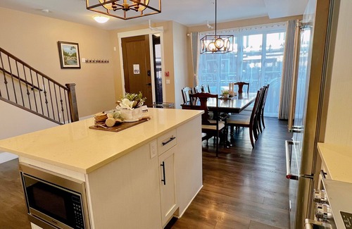Canmore House | M17 - 2650 sqft Canmore luxury townhouse mtn. view 4 Bedrooms + 4.5 Bath