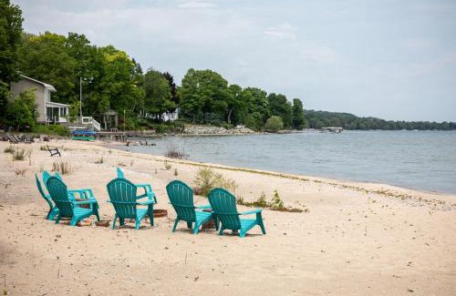 Traverse City House | M22 & You Beach Sauna AC