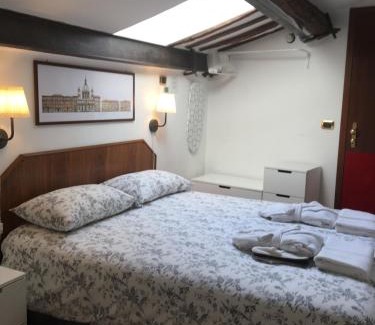 Rione VIII Sant'Eustachio Apartment | M9 Pantheon Attic 12
