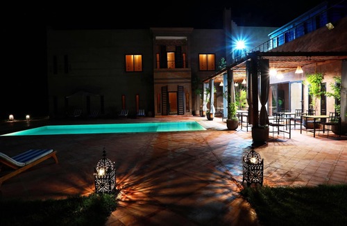 Oulad Hassoune Villa | Homerez - Large villa for 20 pers. with swimming pool in Center Commune Ouled Hassoune