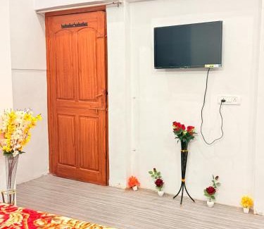 Mahmoorganj House | MA KALIKA GUEST House