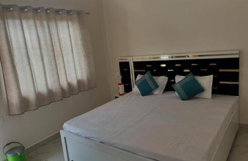 Vrindavan Hotel | Maa Gayatri Dham