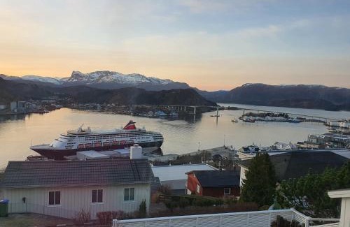 Maloy Apartment | Maaloey Fjord & Mountain Panorama