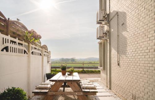 Lanaken House | Maas Suites - The River House with private sauna