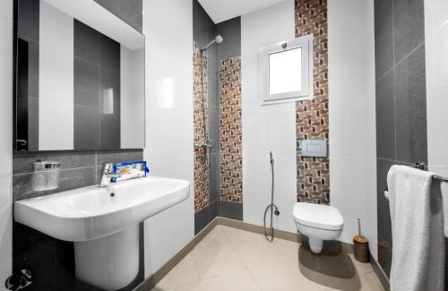 King Abdul Aziz Road Villa | Mabaat - White Pearl Al Basatin - 600