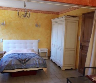 Bagnols-sur-Ceze Apartment | macaron