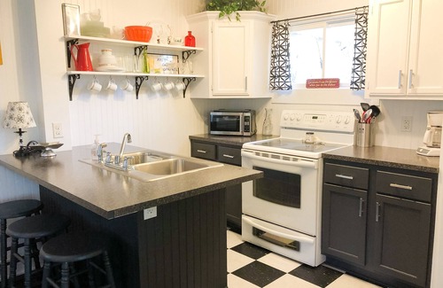 Mackinaw City Cottage | Macatawa- Mackinaw City Cottage, walking distance to town!
