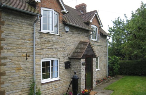 Ardens Grafton House | Macbeth Cottage - Sleeps up to 5 - NEW HOT TUB