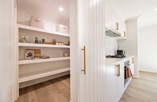 Dubbo House | Macintyre - Contemporary Charm, Sleeps 8