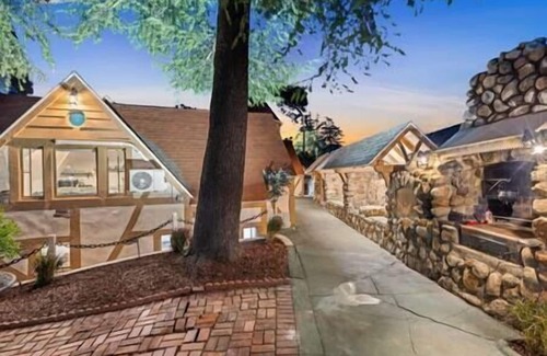 Newhall House | Mack - Six Flags, Universal, LAX, private studio
