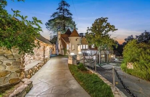 Newhall House | Mack - Six Flags, Universal, LAX, private studio