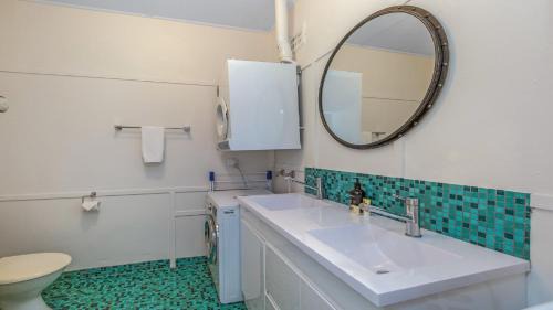 Macmasters Beach House | 'Macmasters Malibu' by Accom Holidays