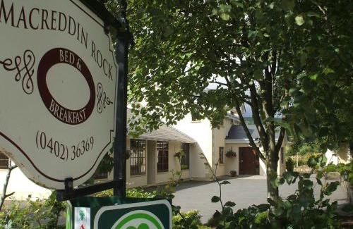 Macreddin Village Bed & Breakfast | Macreddin Rock Bed & Breakfast