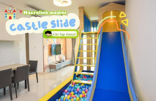 Medini Apartment | Macrolink Medini Theme Suite by Nest Home - Near Legoland