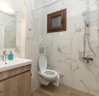 Nea Peramos Apartment | MAD'S Villas