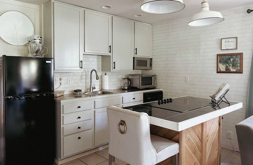 Belltown House | Made for Solo Travelers