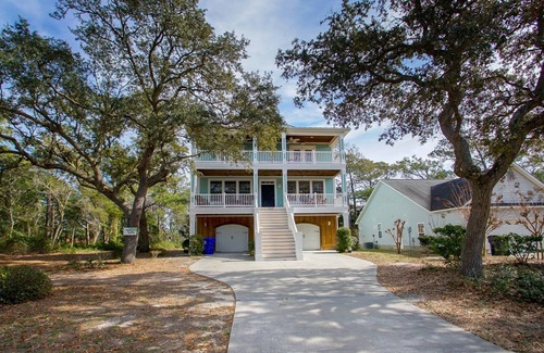 Yaupon Beach House | Made in the Shade - Coastal Vacation Resorts