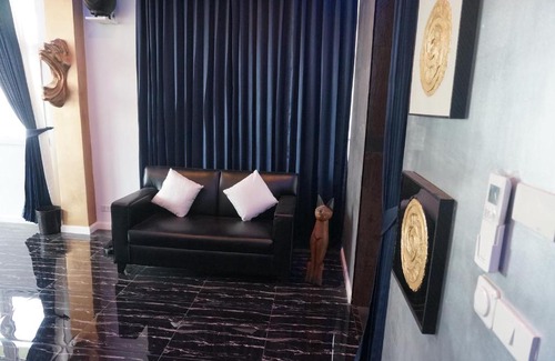 Thung Maha Mek House | Maderla