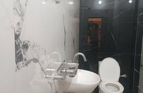 Faizabad House | Madhur Kunj Guest House Pick and Drop