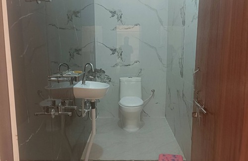 Faizabad House | Madhur Kunj Guest House Pick and Drop