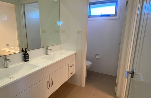 Adamstown House | Madison Gardens - centrally located and private