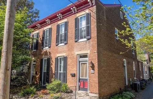 Madison House | "Madison Manor I" by the River, Hot Tub, Downtown