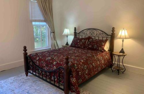 Madison House | "Madison Manor I" by the River, Hot Tub, Downtown