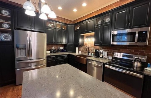 Madison House | "Madison Manor II" by The River: Hot Tub, Patio, FirePit, Grill
