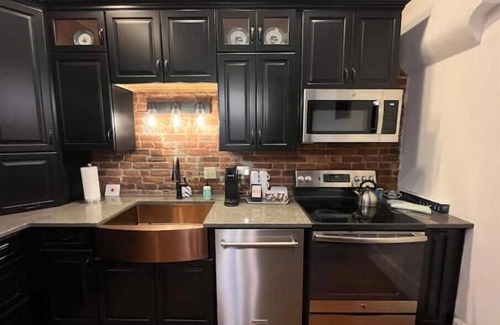 Madison House | "Madison Manor II" by The River: Hot Tub, Patio, FirePit, Grill